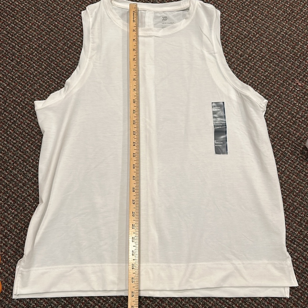 NWT Large White Muscle Tank - Picture 3 of 4